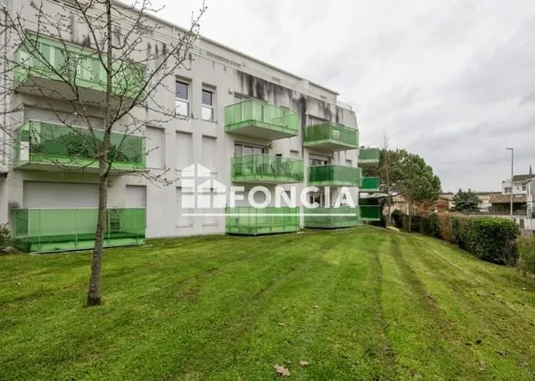 T2 en étage avec balcon et parking