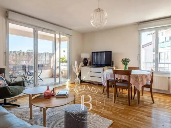Lyon 5 - Point du Jour - Appartement de 87,69 m² - 3 Chambres - Double stationnement - Cave