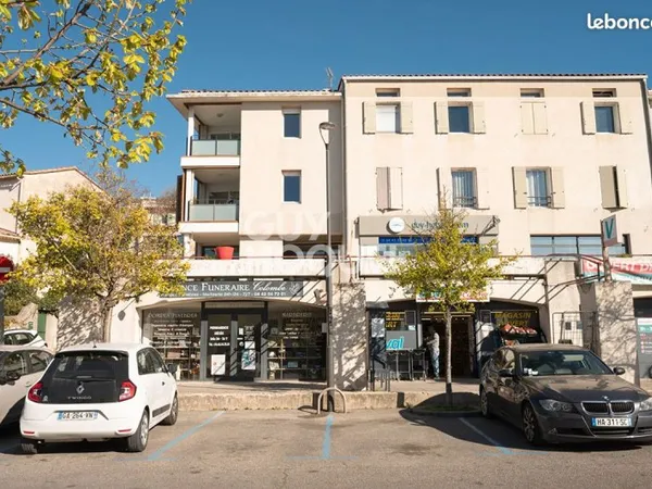 Local commercial 47 m² BOUC BEL AIR
