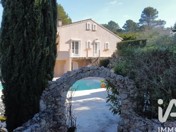 Maison 5 pièces 218 m²