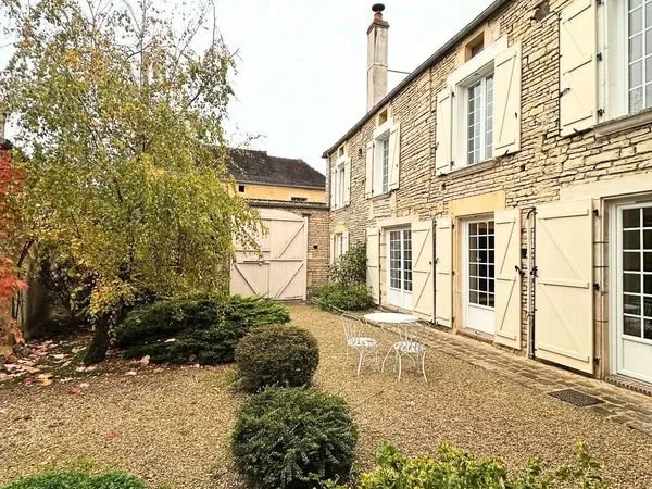 PROPRIETE DE CHARME 239m2 HABITABLES SUR TERRAIN CLOS ARBORE