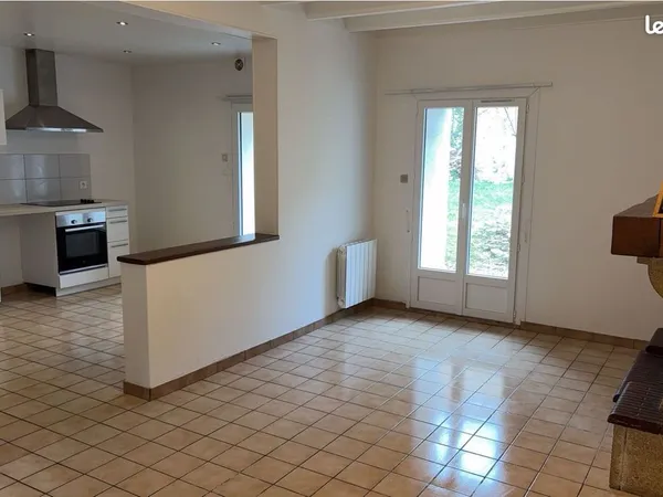 Maison avec garage et jardin proche centre ville
