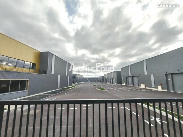 Local d'activité 8 459 m²