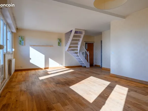 Magnifique duplex en Attique esprit rooftop Lumineux