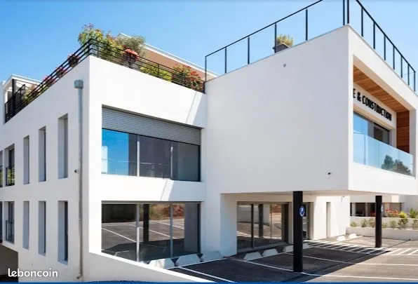 Local pour local d'entreprise de 85m² avec sous bureau
