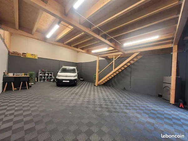 Local 526 m² MONTAIGU VENDEE