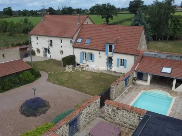 Allier : Propriete avec 2 Gites et 3761 m2 de terrain
