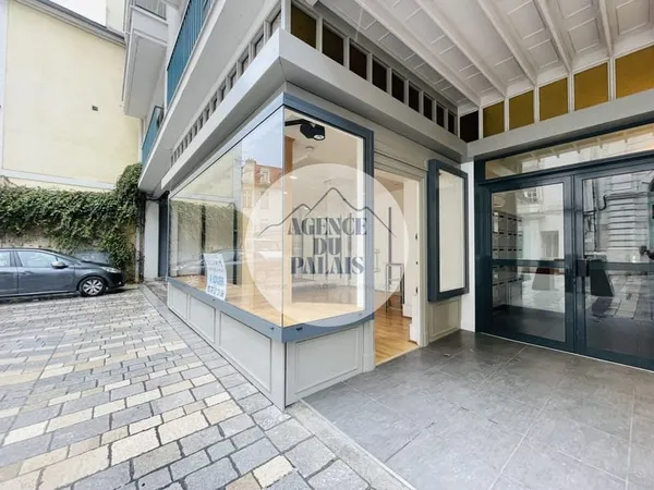 LOCAL COMMERCIAL - RUE SAINT LOUIS