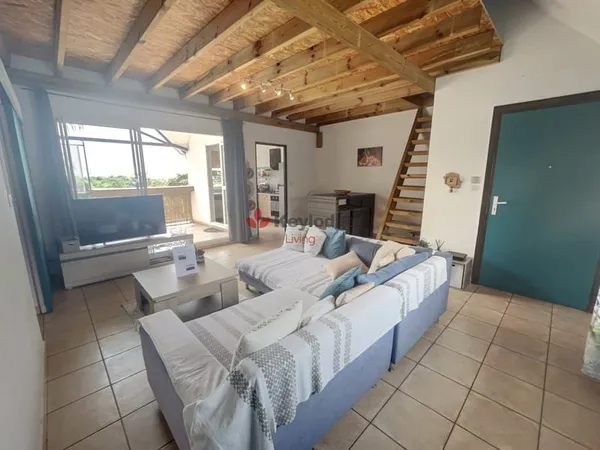 A LOUER : T2 + mezzanine - 52,80m2 - La Possession