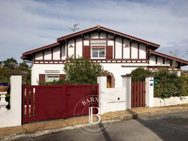 SAINT JEAN DE LUZ, MAISON DE 162 M² AU CALME
