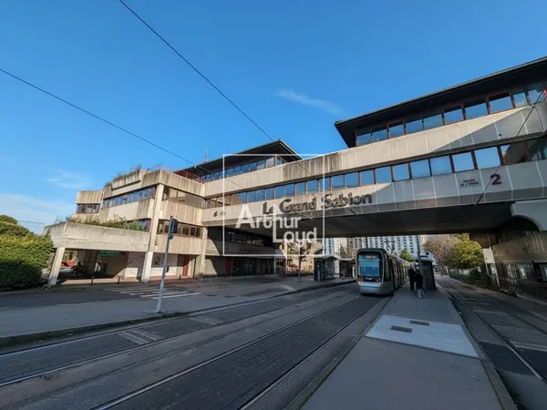Local professionnel 456 m²