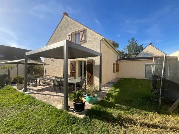 EXCLUSIVITÉ * MAISON FAMILIALLE * BEAUX VOLUMES et BEAU TERRAIN * 4 CHAMBRES *