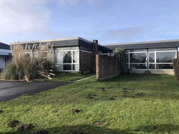 Vente / Local commercial - 250 m²
