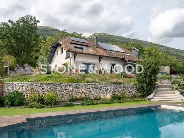 Maison 7 pièces 229 m²