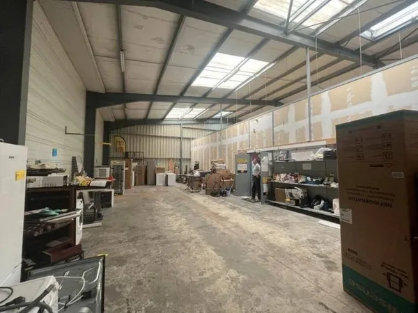 Local d'activité 462 m²