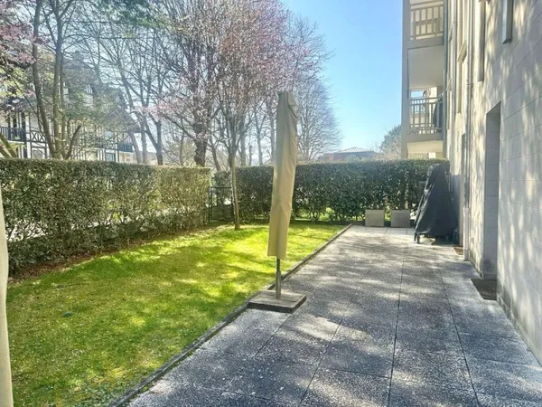 EXCLUSIVITE ! Appartement de 57,30 m2 avec jardin et terrasse de 120m2 a quelques pas de la Plage