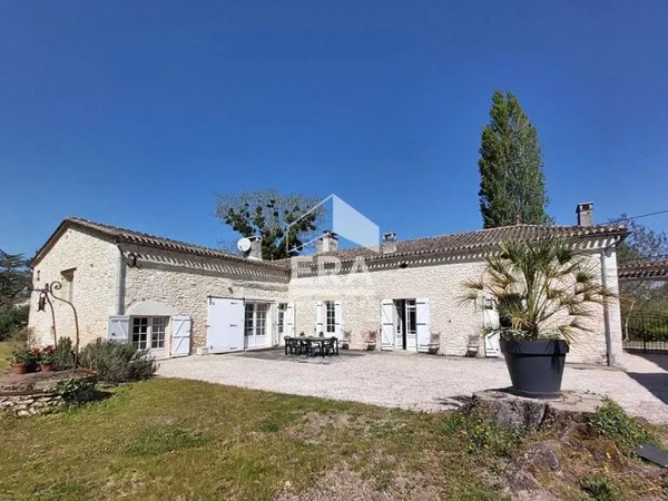 Maison 8 pièces 260 m²