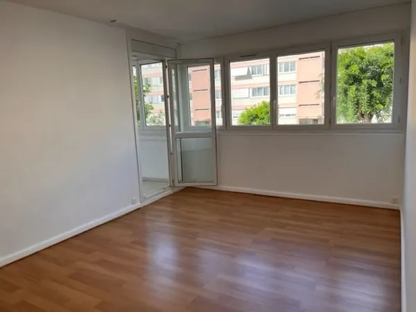 Appartement F3 à RIS ORANGIS (91)