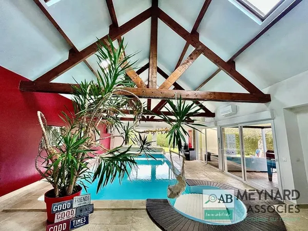 Pavillon 6 pièces- 4 chambres-garage-piscine intérieur-jardi