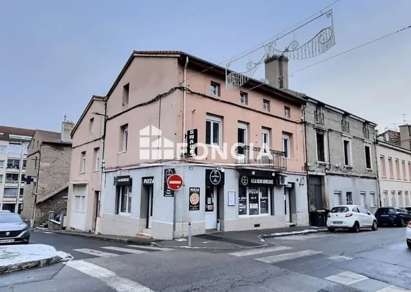 Centre-ville de Firminy : appartement en duplex + deux locaux commerciaux déjà loués