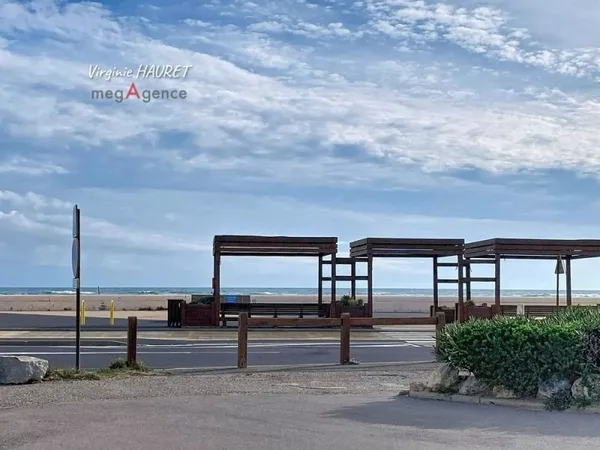 APPARTEMENT 32m2 - 1CHAMBRE- 1 LOGGIA- BORD DE MER