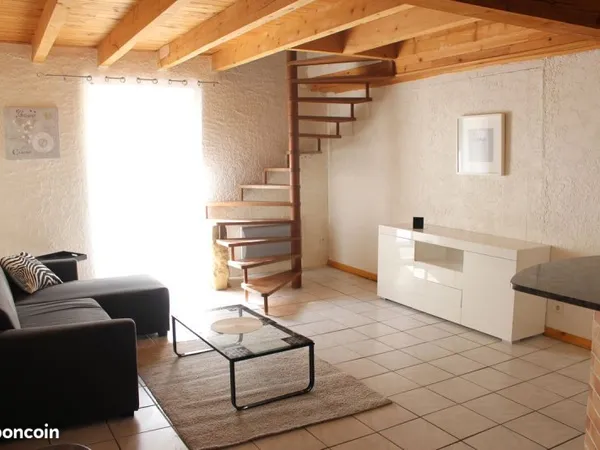 F2 meublé en duplex st julien chapteuil