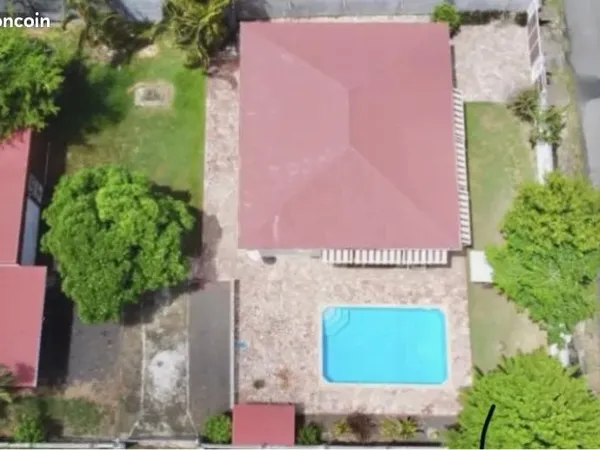 Maison de charme ste anne 3 chres piscine s/826m2