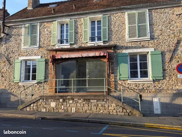 Local commercial 92 m² Le Châtelet-en-Brie