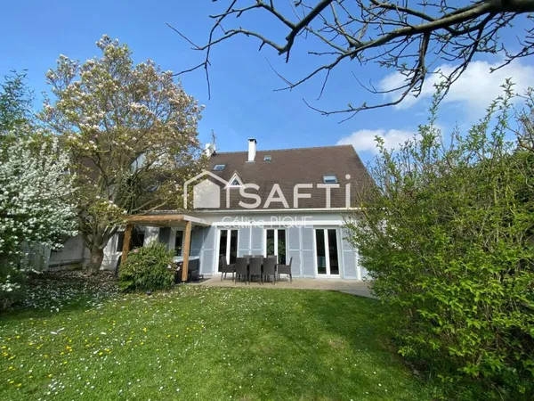 Grande maison dans un bel environnement à Caen