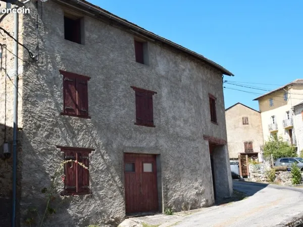 Grange 4 faces à rénover