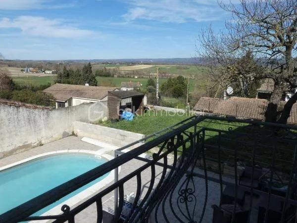 Maison 10 pièces 211 m²