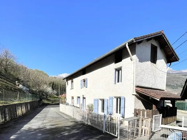 CORPS DE FERME & TERRAIN CONSTRUCTIBLE VIF