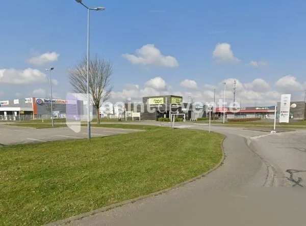 Local commercial 800 m²