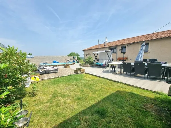 Maison 160 m2 avec dépendance, piscine et jardin - à la camp