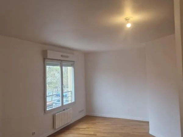 F3 61M2 brétigny sur orge avec balcon 1100 euros