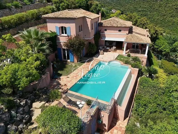 VILLA DE PRESTIGE VUE MER PANORAMIQUE À VENDRE DANS LES HAUTEURS