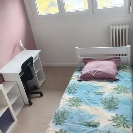 Chambre meublée 12m2 chez l'habitant