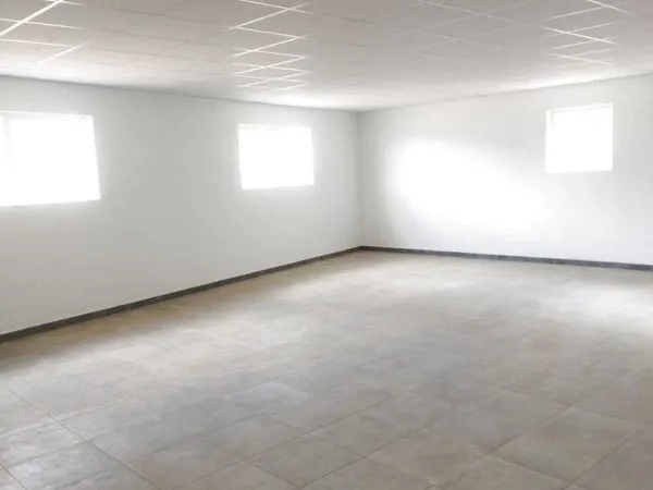 Local d'activité de 88 m2 à louer au village GRAND PORT à D