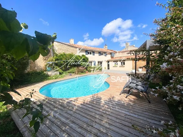 Maison de caractère, avec sa piscine