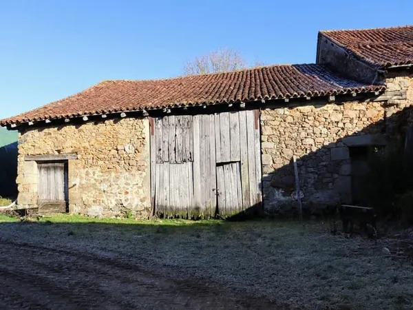 Exclusivité Grange avec une maison à Rochechouart