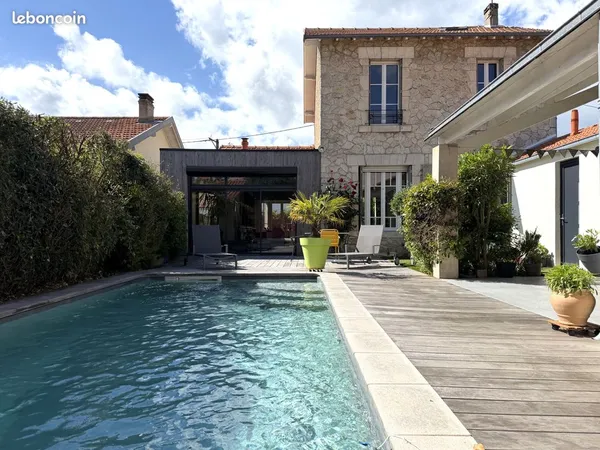 Maison de 170m² dans le quartier TROMPETTE JRICHO à seulement 1.1 km du marché