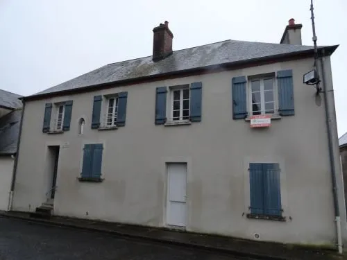 Votre agence France Loire Aubigny S/Nère vous propose cet appartement à la location sur la commune d
