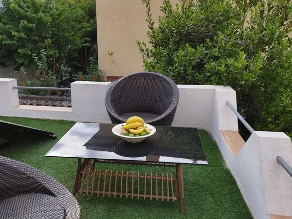 Déplacement, STAGE, T1 dans villa 13009 Dès JUIN