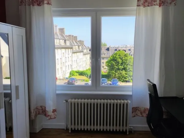 Loue chambre d'étudiant meublée dans grande maison avec jardin à Brest (29)