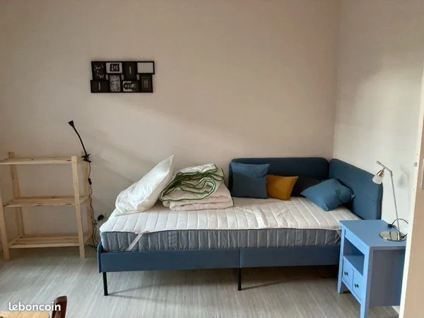 Studio meublé - balcon et stationnement