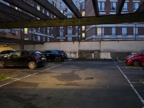 Vitry (94) - Parking privé à louer