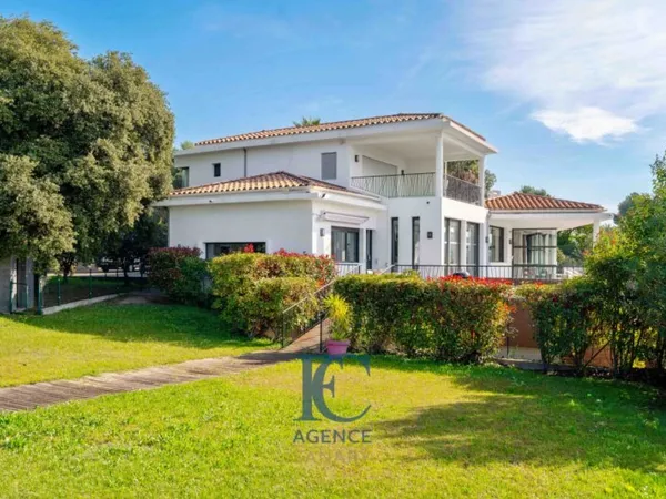 Propriété de Prestige de 800 m² avec Vue Mer Imprenable