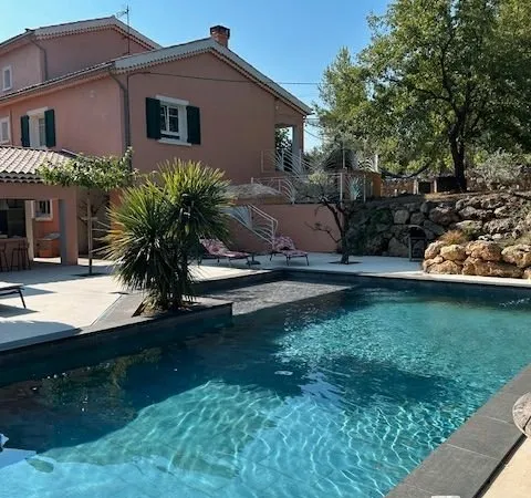 Saint maximin la ste baume villa type 6 piscine