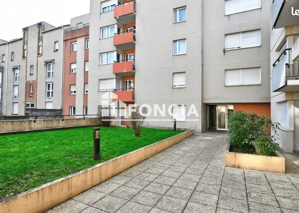 Cergy saint christophe, pied du rer a, grand f2 avec parking en sous sol