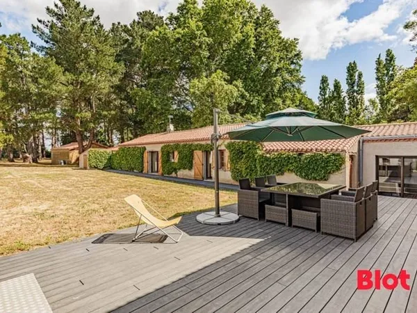 Villa 7 pièces 251 m²